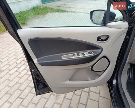 Черный Рено Зое, объемом двигателя 0 л и пробегом 96 тыс. км за 6350 $, фото 8 на Automoto.ua