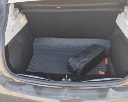 Черный Рено Зое, объемом двигателя 0 л и пробегом 68 тыс. км за 7350 $, фото 6 на Automoto.ua