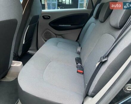 Черный Рено Зое, объемом двигателя 0 л и пробегом 103 тыс. км за 5800 $, фото 19 на Automoto.ua