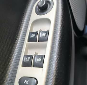 Черный Рено Зое, объемом двигателя 0 л и пробегом 64 тыс. км за 7350 $, фото 24 на Automoto.ua