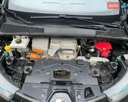 Черный Рено Зое, объемом двигателя 0 л и пробегом 103 тыс. км за 5800 $, фото 30 на Automoto.ua