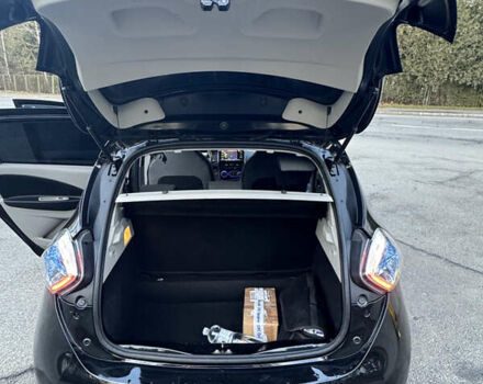 Черный Рено Зое, объемом двигателя 0 л и пробегом 90 тыс. км за 7700 $, фото 15 на Automoto.ua