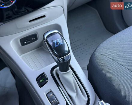 Рено Зое 2014 в Стрые на Automoto.ua Черный Рено Зое, объемом двигателя 0 л и пробегом 78 тыс. км за 6999 $, фото 49 на Automoto.ua