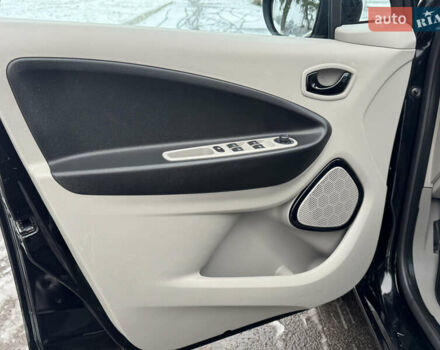 Черный Рено Зое, объемом двигателя 0 л и пробегом 91 тыс. км за 6499 $, фото 17 на Automoto.ua