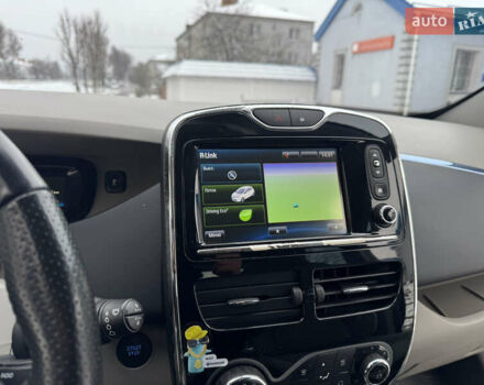 Черный Рено Зое, объемом двигателя 0 л и пробегом 91 тыс. км за 6499 $, фото 36 на Automoto.ua