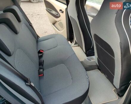 Черный Рено Зое, объемом двигателя 0 л и пробегом 113 тыс. км за 6900 $, фото 14 на Automoto.ua