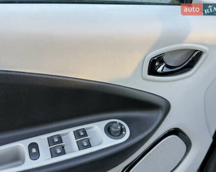 Рено Зое 2014 в Стрые на Automoto.ua Черный Рено Зое, объемом двигателя 0 л и пробегом 78 тыс. км за 6999 $, фото 44 на Automoto.ua