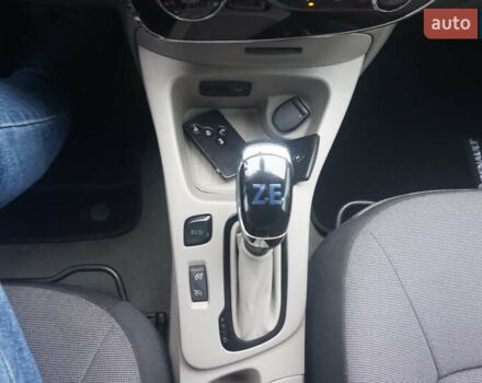 Черный Рено Зое, объемом двигателя 0 л и пробегом 156 тыс. км за 6555 $, фото 37 на Automoto.ua