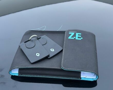 Черный Рено Зое, объемом двигателя 0 л и пробегом 103 тыс. км за 5999 $, фото 3 на Automoto.ua