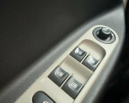 Черный Рено Зое, объемом двигателя 0 л и пробегом 105 тыс. км за 6750 $, фото 25 на Automoto.ua