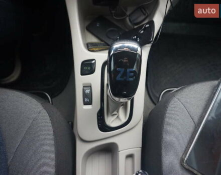 Черный Рено Зое, объемом двигателя 0 л и пробегом 101 тыс. км за 7222 $, фото 35 на Automoto.ua