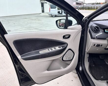 Черный Рено Зое, объемом двигателя 0 л и пробегом 103 тыс. км за 5999 $, фото 15 на Automoto.ua