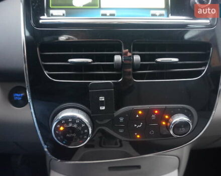 Черный Рено Зое, объемом двигателя 0 л и пробегом 156 тыс. км за 6555 $, фото 35 на Automoto.ua