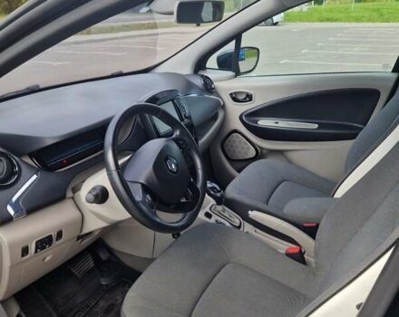Черный Рено Зое, объемом двигателя 0 л и пробегом 115 тыс. км за 6950 $, фото 4 на Automoto.ua