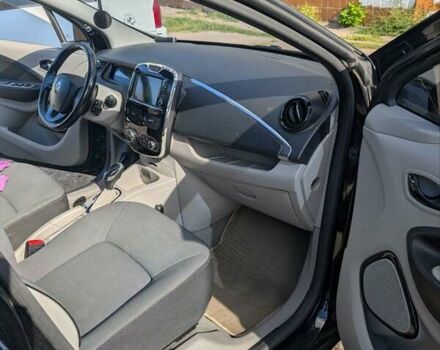 Черный Рено Зое, объемом двигателя 0 л и пробегом 135 тыс. км за 6900 $, фото 18 на Automoto.ua