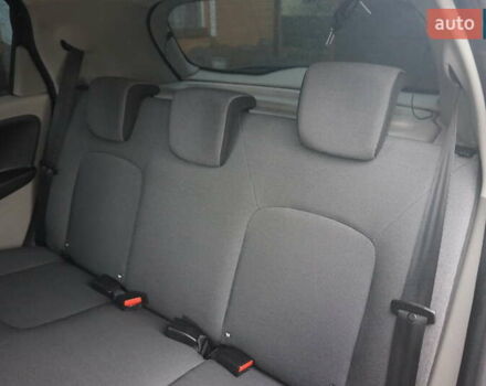 Черный Рено Зое, объемом двигателя 0 л и пробегом 101 тыс. км за 7222 $, фото 45 на Automoto.ua