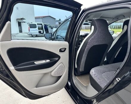 Черный Рено Зое, объемом двигателя 0 л и пробегом 103 тыс. км за 5999 $, фото 14 на Automoto.ua