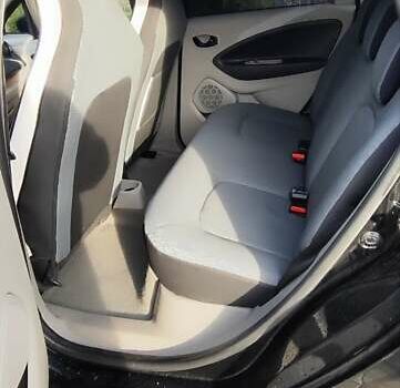 Черный Рено Зое, объемом двигателя 0 л и пробегом 76 тыс. км за 7650 $, фото 18 на Automoto.ua