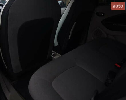 Черный Рено Зое, объемом двигателя 0 л и пробегом 178 тыс. км за 6444 $, фото 44 на Automoto.ua