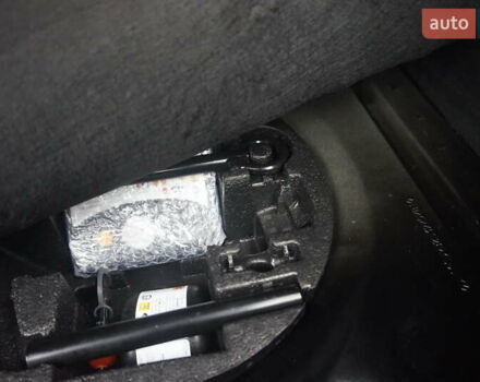 Черный Рено Зое, объемом двигателя 0 л и пробегом 101 тыс. км за 7222 $, фото 49 на Automoto.ua