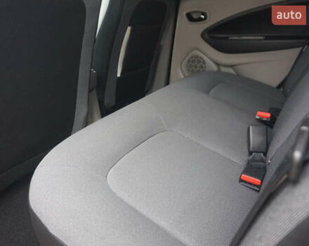 Черный Рено Зое, объемом двигателя 0 л и пробегом 156 тыс. км за 6555 $, фото 46 на Automoto.ua