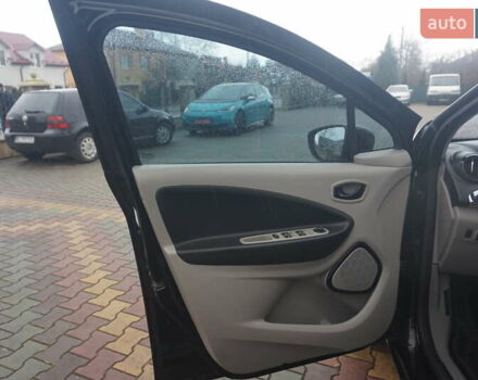 Черный Рено Зое, объемом двигателя 0 л и пробегом 101 тыс. км за 7222 $, фото 24 на Automoto.ua