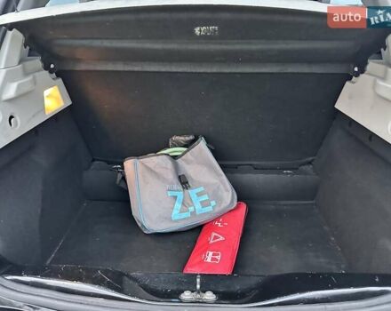 Черный Рено Зое, объемом двигателя 0 л и пробегом 103 тыс. км за 6199 $, фото 7 на Automoto.ua