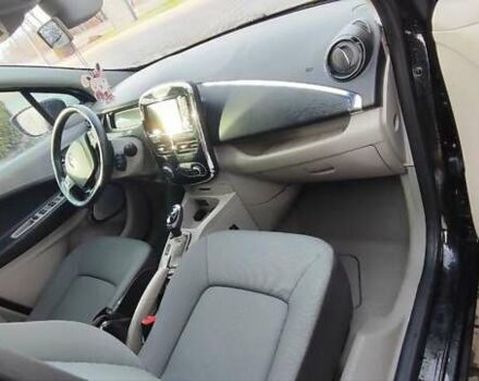 Черный Рено Зое, объемом двигателя 0 л и пробегом 76 тыс. км за 7650 $, фото 11 на Automoto.ua