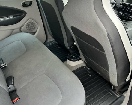 Черный Рено Зое, объемом двигателя 0 л и пробегом 119 тыс. км за 8000 $, фото 8 на Automoto.ua