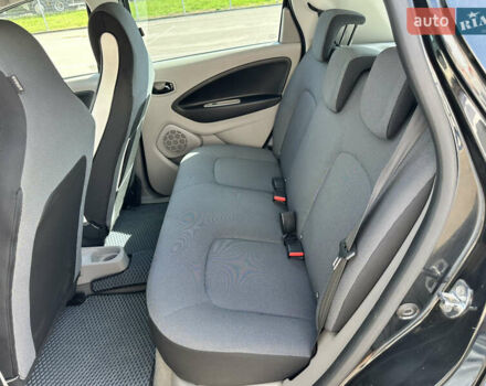 Черный Рено Зое, объемом двигателя 0 л и пробегом 120 тыс. км за 7500 $, фото 9 на Automoto.ua