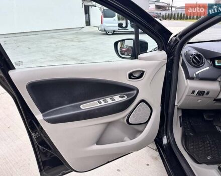 Черный Рено Зое, объемом двигателя 0 л и пробегом 103 тыс. км за 6199 $, фото 15 на Automoto.ua