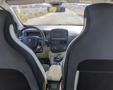 Черный Рено Зое, объемом двигателя 0 л и пробегом 138 тыс. км за 6540 $, фото 6 на Automoto.ua