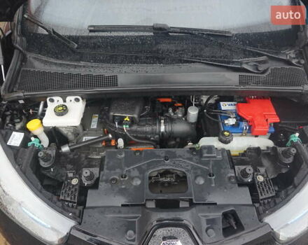 Черный Рено Зое, объемом двигателя 0 л и пробегом 101 тыс. км за 7222 $, фото 50 на Automoto.ua