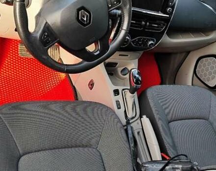 Черный Рено Зое, объемом двигателя 0 л и пробегом 76 тыс. км за 7650 $, фото 2 на Automoto.ua