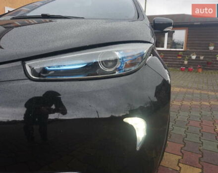 Черный Рено Зое, объемом двигателя 0 л и пробегом 101 тыс. км за 7222 $, фото 20 на Automoto.ua