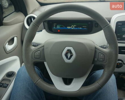 Черный Рено Зое, объемом двигателя 0 л и пробегом 45 тыс. км за 7555 $, фото 28 на Automoto.ua