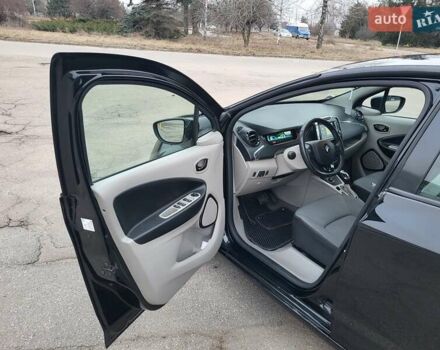 Черный Рено Зое, объемом двигателя 0 л и пробегом 92 тыс. км за 11000 $, фото 13 на Automoto.ua