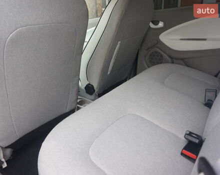 Черный Рено Зое, объемом двигателя 0 л и пробегом 45 тыс. км за 7555 $, фото 44 на Automoto.ua