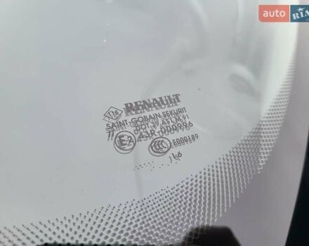 Черный Рено Зое, объемом двигателя 0 л и пробегом 92 тыс. км за 11000 $, фото 27 на Automoto.ua