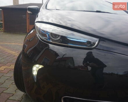 Черный Рено Зое, объемом двигателя 0 л и пробегом 45 тыс. км за 7555 $, фото 21 на Automoto.ua