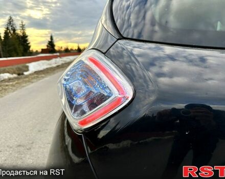Черный Рено Зое, объемом двигателя 0 л и пробегом 111 тыс. км за 7500 $, фото 5 на Automoto.ua