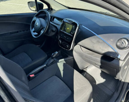 Черный Рено Зое, объемом двигателя 0 л и пробегом 123 тыс. км за 9300 $, фото 3 на Automoto.ua