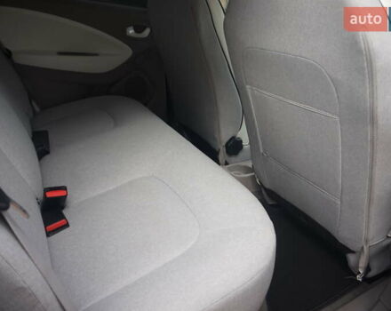 Черный Рено Зое, объемом двигателя 0 л и пробегом 45 тыс. км за 7555 $, фото 41 на Automoto.ua