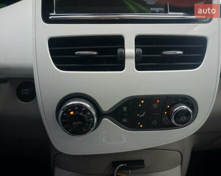 Черный Рено Зое, объемом двигателя 0 л и пробегом 45 тыс. км за 7555 $, фото 33 на Automoto.ua