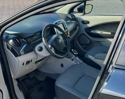 Черный Рено Зое, объемом двигателя 0 л и пробегом 90 тыс. км за 6200 $, фото 4 на Automoto.ua