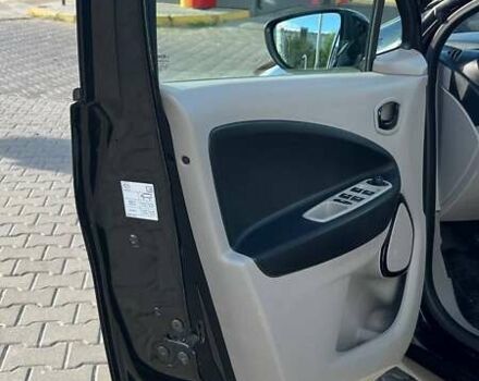 Черный Рено Зое, объемом двигателя 0 л и пробегом 90 тыс. км за 6200 $, фото 12 на Automoto.ua