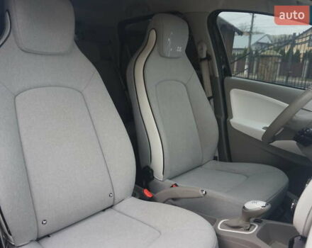 Черный Рено Зое, объемом двигателя 0 л и пробегом 45 тыс. км за 7555 $, фото 38 на Automoto.ua