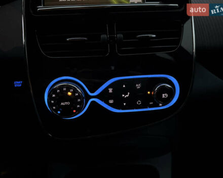 Черный Рено Зое, объемом двигателя 0 л и пробегом 46 тыс. км за 9700 $, фото 22 на Automoto.ua