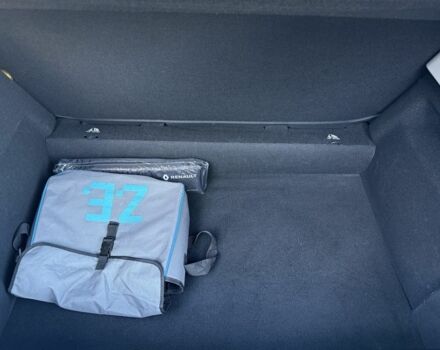 Черный Рено Зое, объемом двигателя 0 л и пробегом 21 тыс. км за 10318 $, фото 17 на Automoto.ua