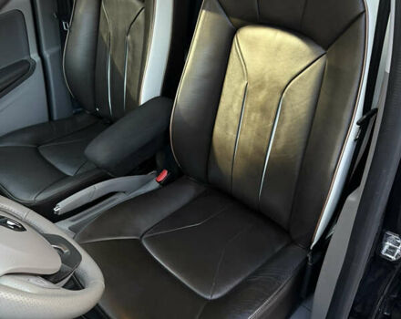 Чорний Рено Зое, об'ємом двигуна 0 л та пробігом 70 тис. км за 9999 $, фото 19 на Automoto.ua